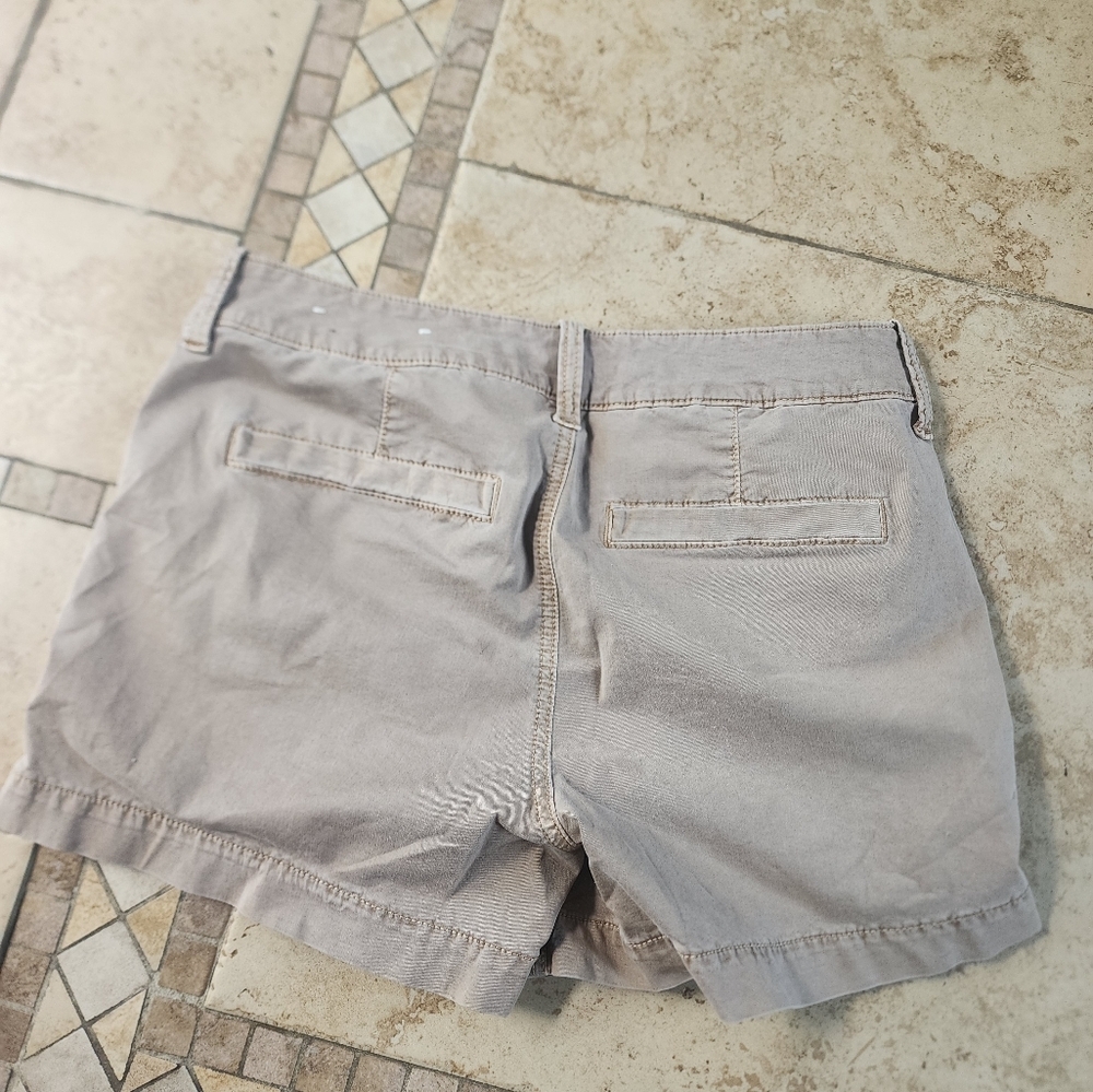 American Eagle Outfitters Khaki Midi Shorts - Picture 5 of 5
